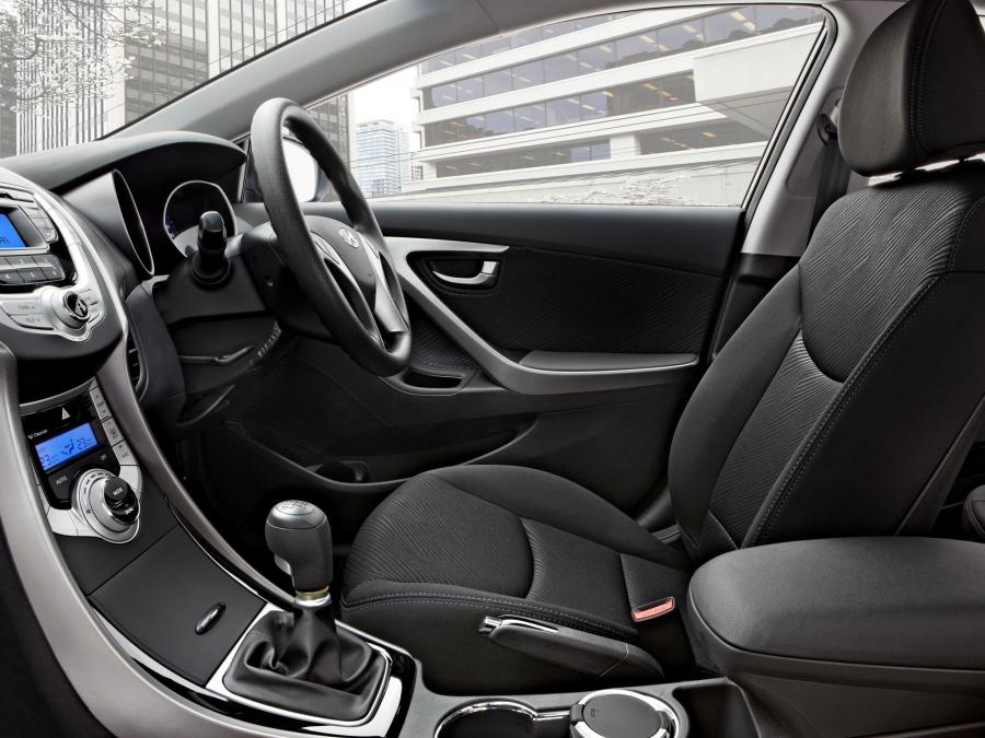  Hyundai Elantra 2011 года  (ZA) (фото 15 из 16)
